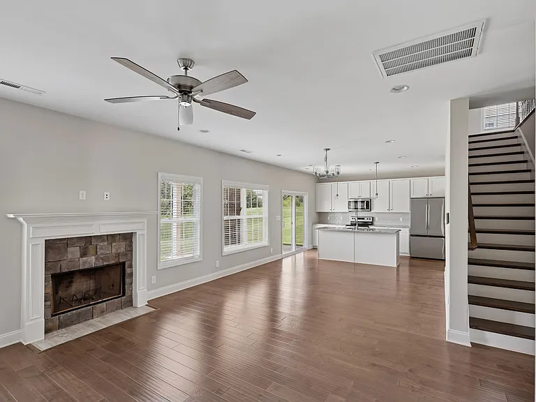 2439 Union Pointe Ln — Photo 15