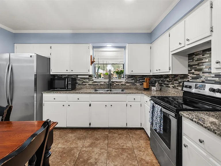 135 Navajo Cir — Photo 5