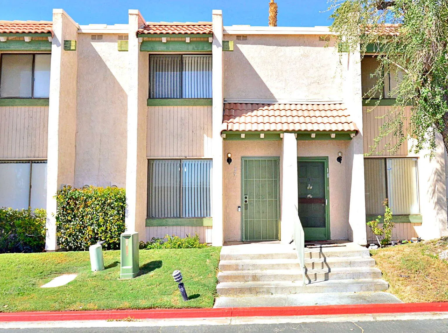 2 bed, 1.5 bath, 1152 sqft, $2,200 — Photo 3