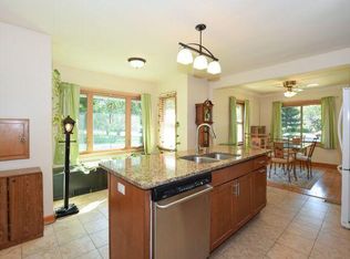 1000 W La Salle Ave, Glendale, WI 53209