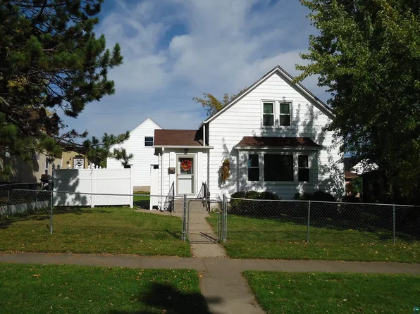 410 NW 3rd St, Chisholm, MN 55719