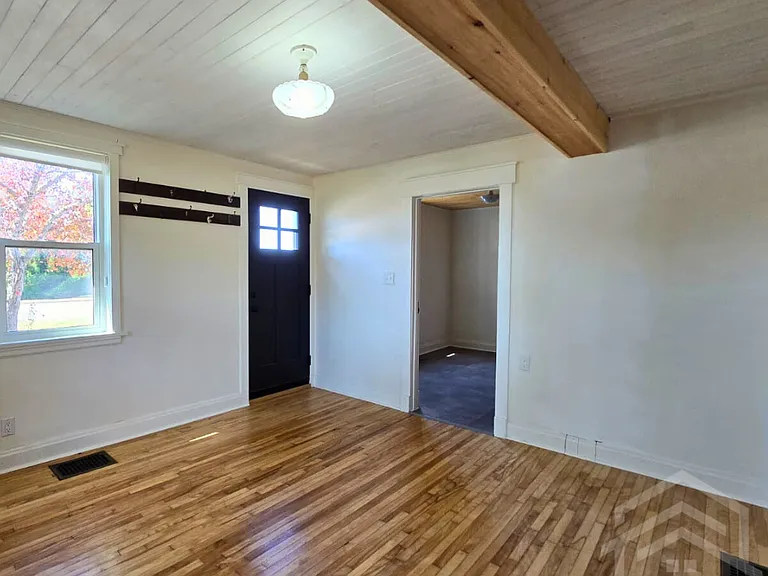 632 Broadway St — Photo 4
