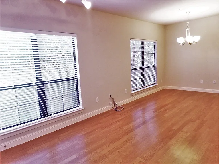 6159 Oram St #105 — Photo 8