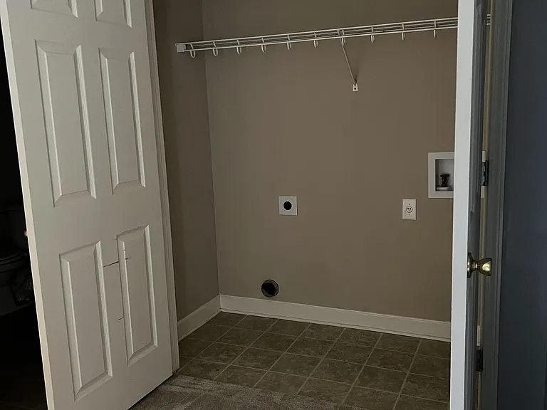 819 Terrell Dr — Photo 2
