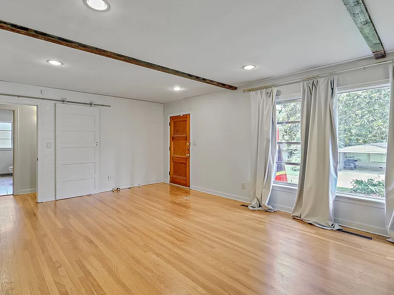 4364 Manhassett Dr — Photo 13