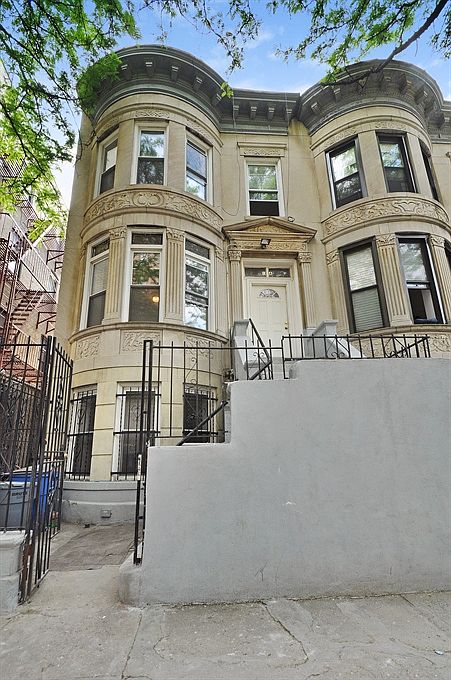 1st image of 1 Parkside Ct