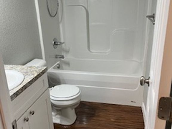 4th image of 201 Coggins Ave #5A