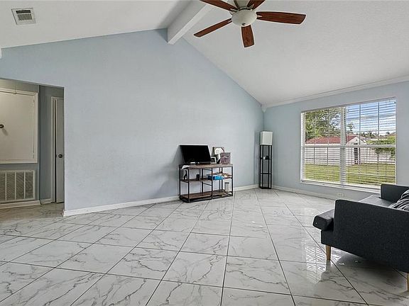 2nd image of 2916 Sherwood Dr