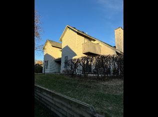 583 Dunham Rd, Gurnee, IL 60031