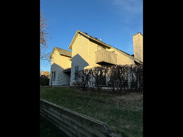 583 Dunham Rd, Gurnee, IL 60031