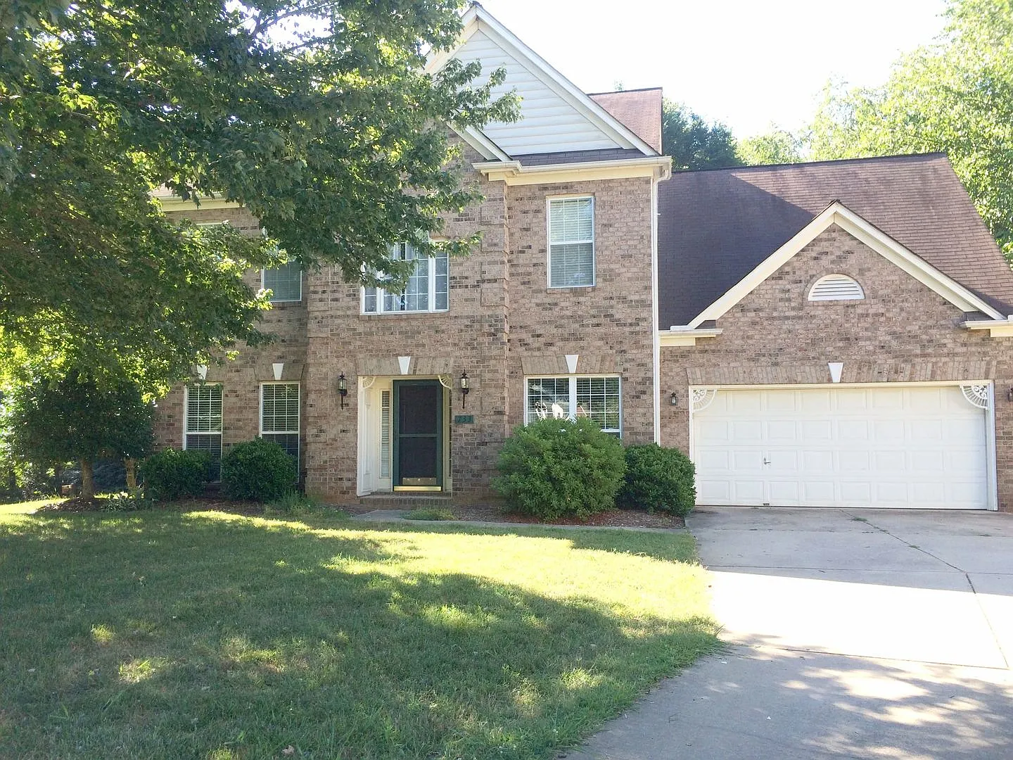 4 bed, 2.5 baths Colonial available for rent - Awesome Downtown Matthews location - — Photo 2