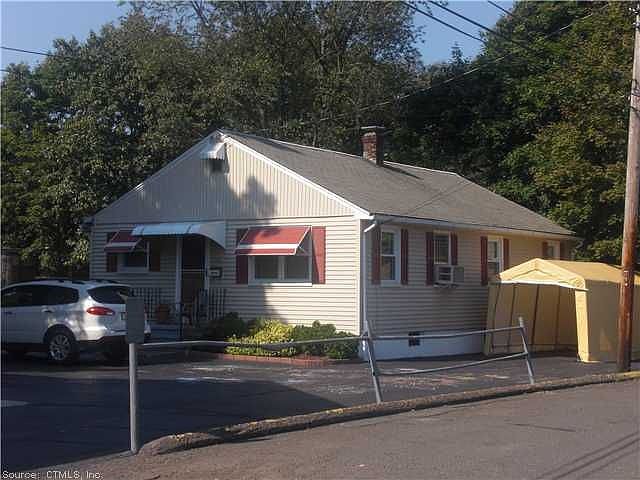 2nd image of 394 N Colony St