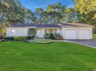 288 Leona St, Holbrook, NY 11741