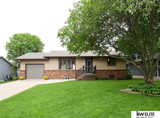 1612 Harre Ln, York, NE 68467