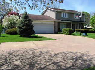 4222 Jersey Ridge Rd, Davenport, IA 52807