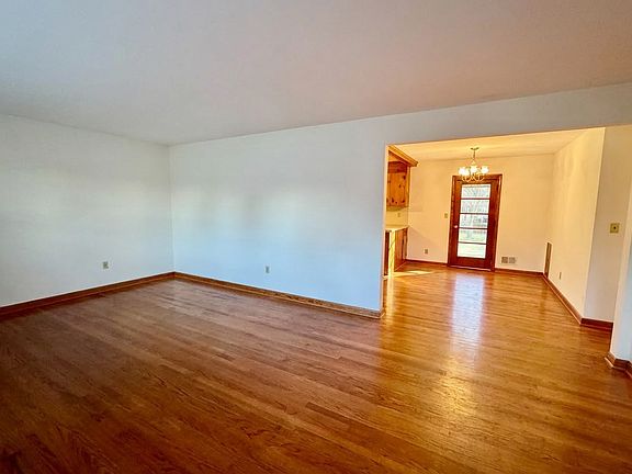 3rd image of 109 Gibson Dr