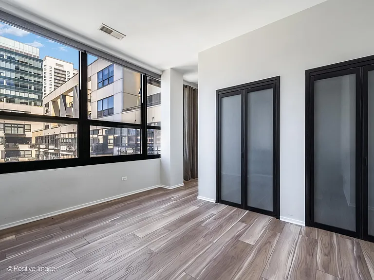 130 S Canal St #820 — Photo 13
