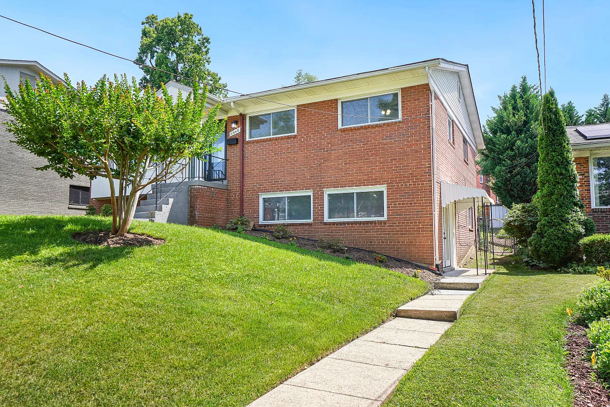 1446 Roxanna Rd NW — Photo 2