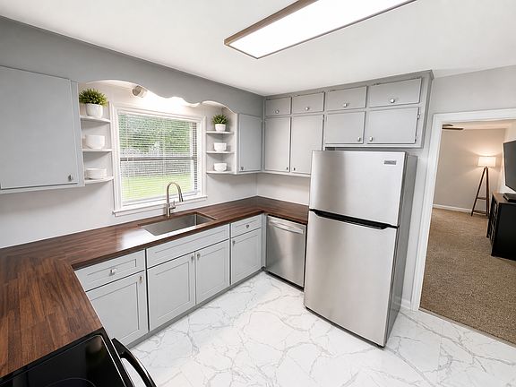 4th image of 915 Meadowview Pl