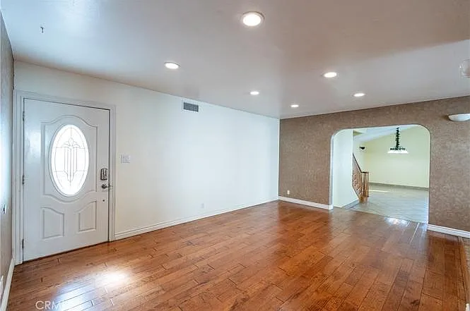 12121 Nashville Ave — Photo 6