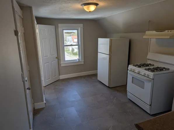 437 Somerset Ave Floor 3, Taunton, MA 02780