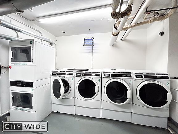 4th image of 341 W 45th St APT 208