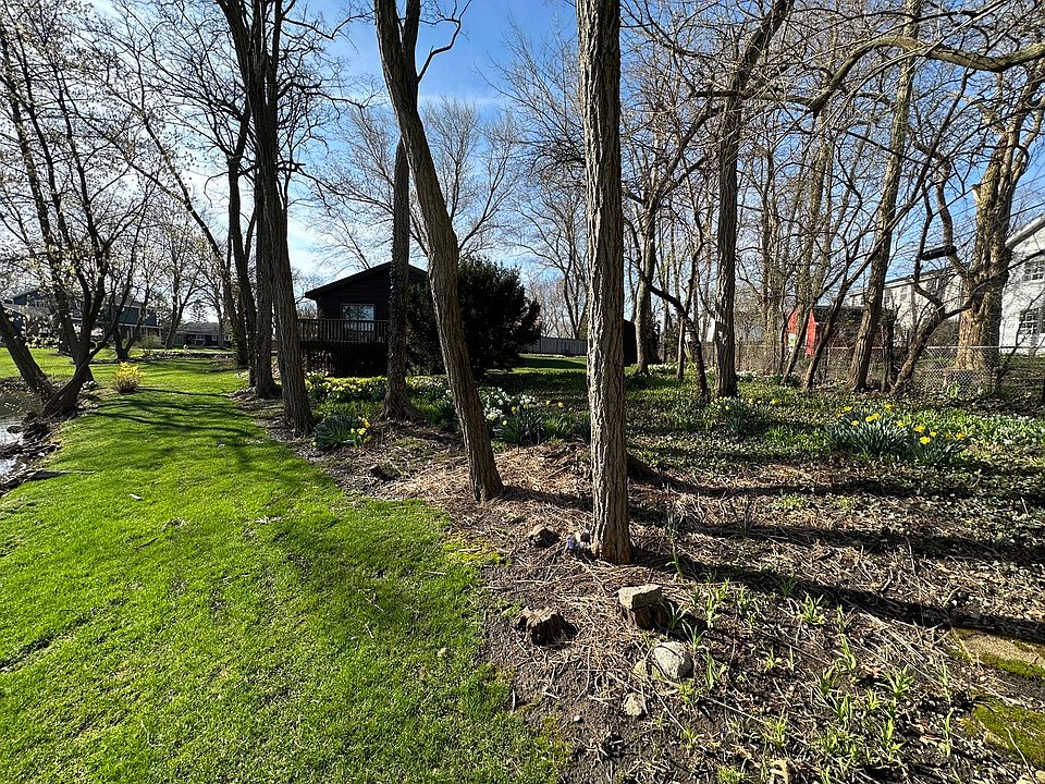 2nd image of 214 Clinton Ct