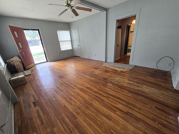 4th image of 816 E 3rd Ave