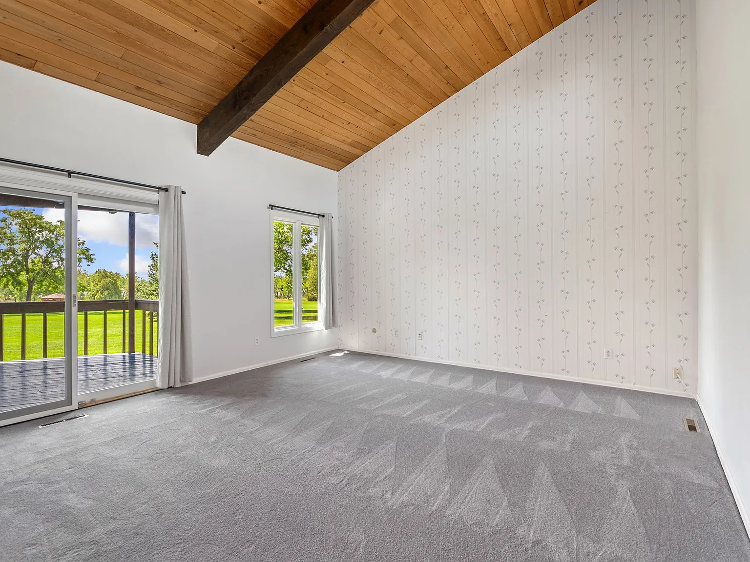 3 bed, 1942 sqft, $3,000 — Photo 4