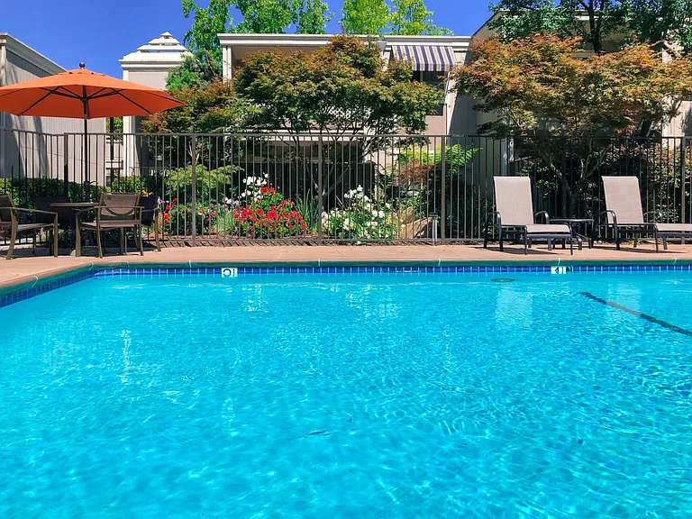 Halford Gardens Apartments — Photo 8