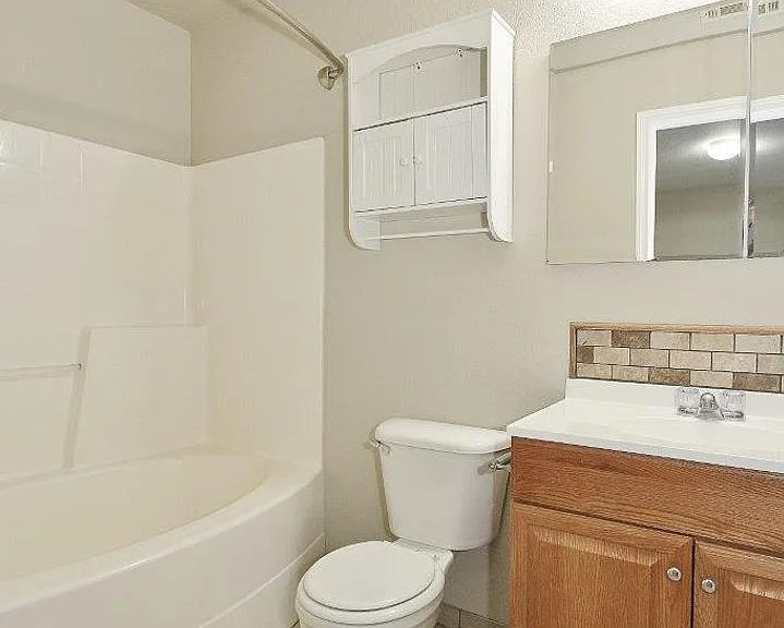 976 W Idaho Ave — Photo 13