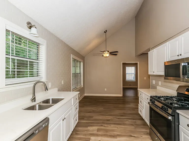 15 Valley Brook Dr — Photo 10