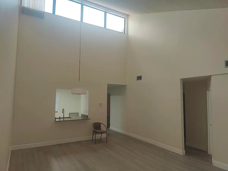 302 Lakeview Dr E #302 — Photo 6