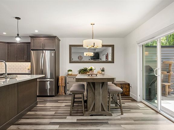 2nd image of 222 Golden Oaks Cres