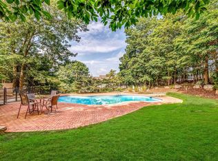 12 Frost Valley Rd, Mount Sinai, NY 11766