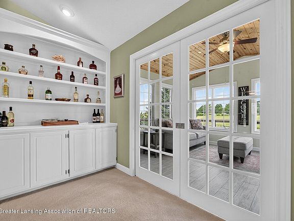 5th image of 1043 N Crandell Dr