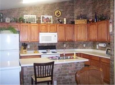 4th image of 15814 W Papago St