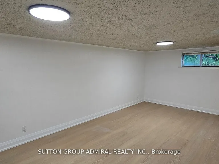 19 Tobruk Cres #BASEMENT — Photo 7