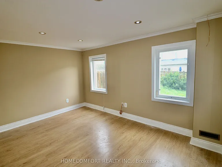 126 Gamble Glen Cres #LOWER — Photo 6