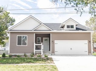 421 N 9th St, Adel, IA 50003