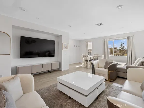 27579 Sanctuary Ct, Valencia, CA 91381