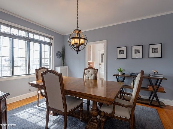 5th image of 728 Noyes St APT 2H