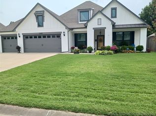 30590 E 65th St S, Broken Arrow, OK 74014