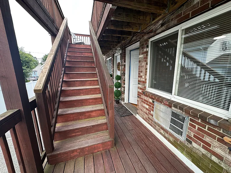 243 Lake St — Photo 11
