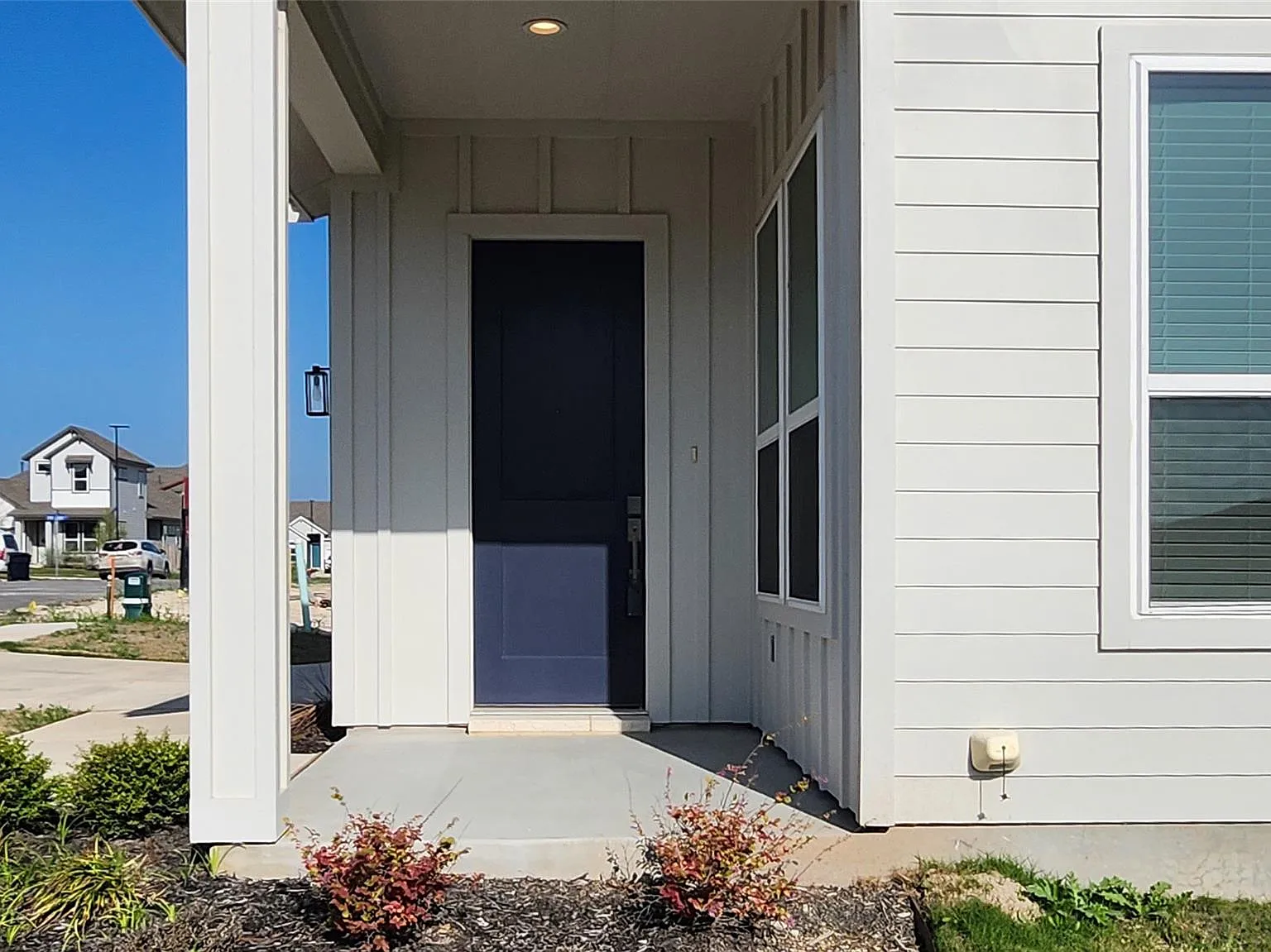3 bed, 3.0 bath, 1905 sqft, $2,200 — Photo 3