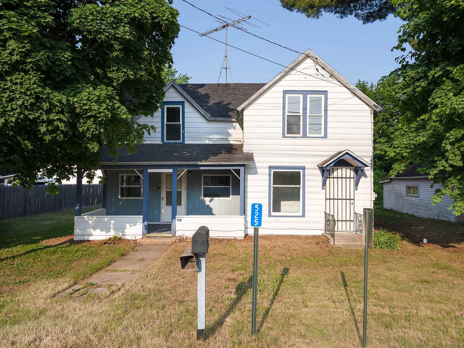 525 division st wild rose wi 54984 mls 50276113 zillow