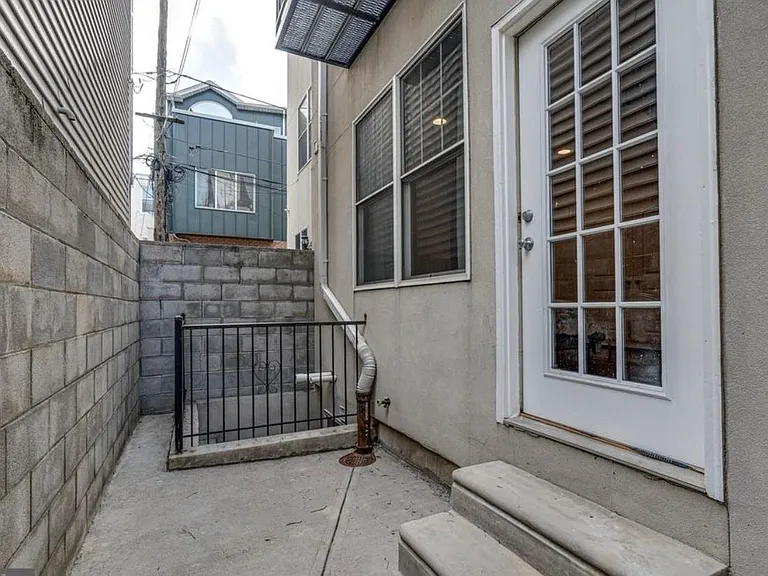 522 Carpenter St — Photo 18