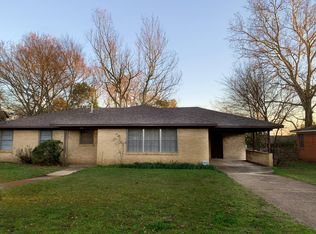 616 W Point Tap Rd, Palestine, TX 75803