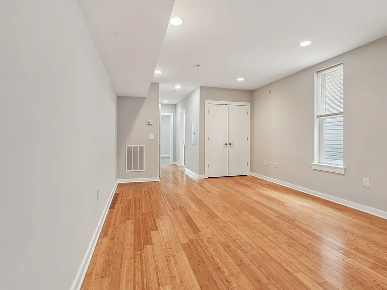 3044 Richmond St #7 — Photo 5