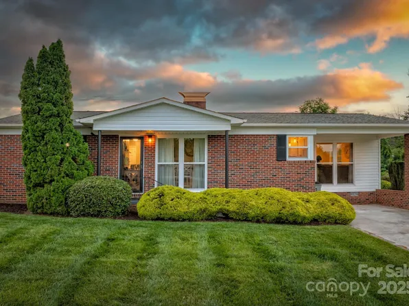 112 Meadowview Pl, Lenoir, NC 28645